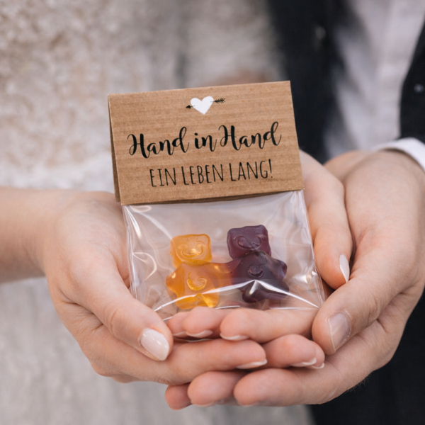 Gastgeschenke Hochzeit Gummibärchen-Tütchen – „Hand in Hand ein Leben lang“ oder „Schön, dass du da