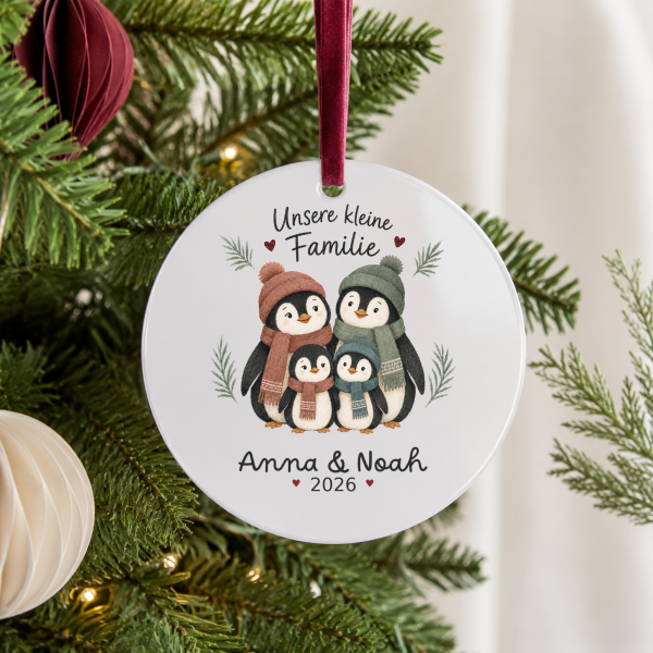 Personalisierter Weihnachtsanhänger mit Pinguinfamilie – Namen und Jahreszahl